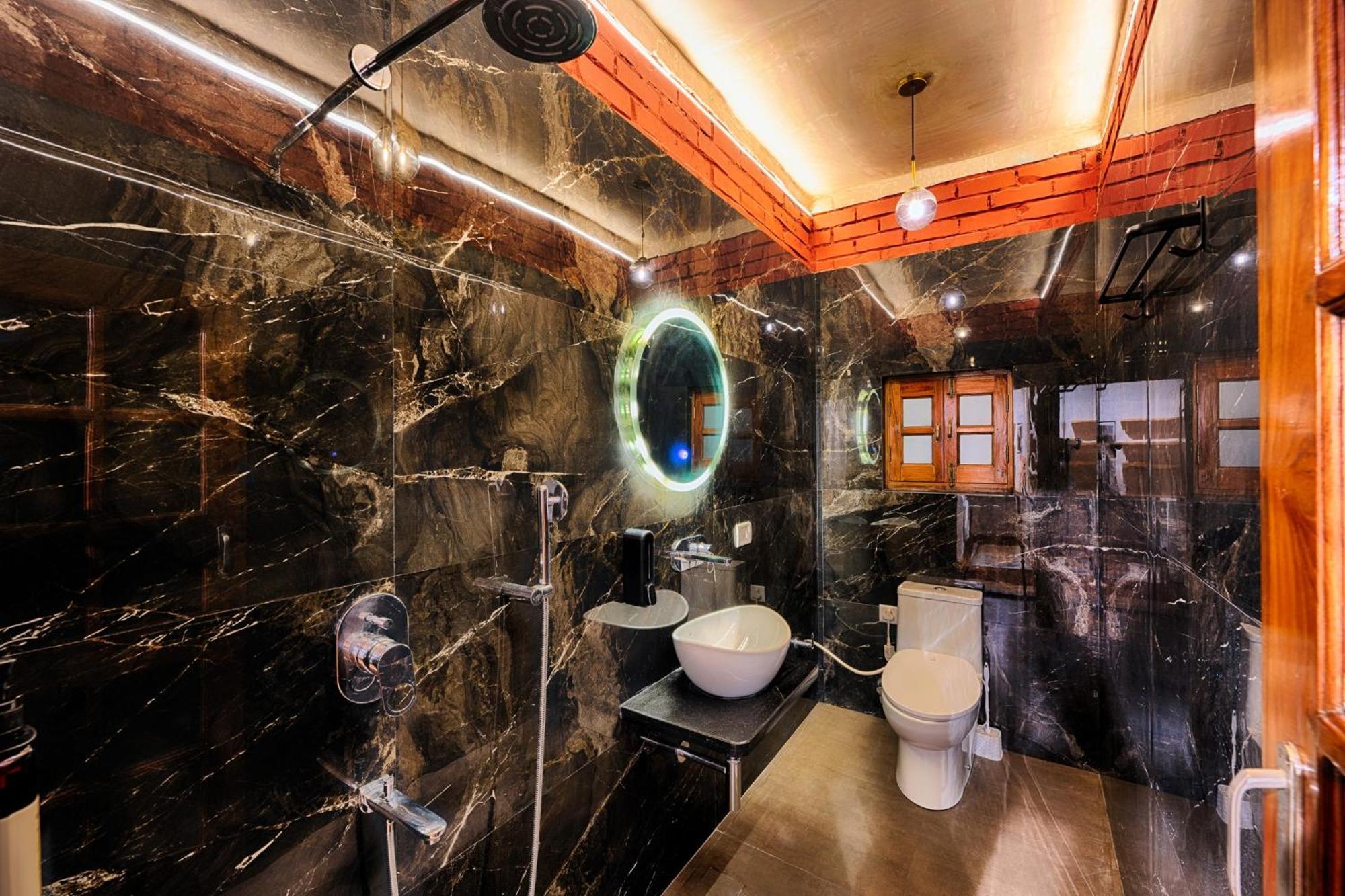 International Travellers' Hostel By Ith Stays Варанаси Екстериор снимка
