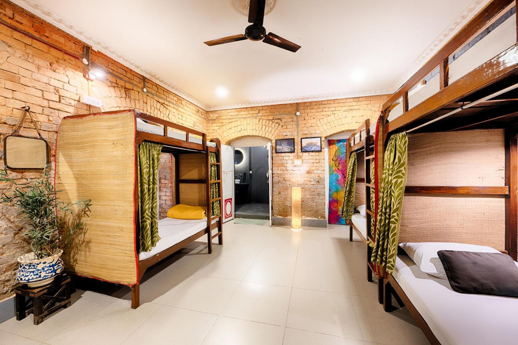International Travellers' Hostel By Ith Stays Варанаси Стая снимка