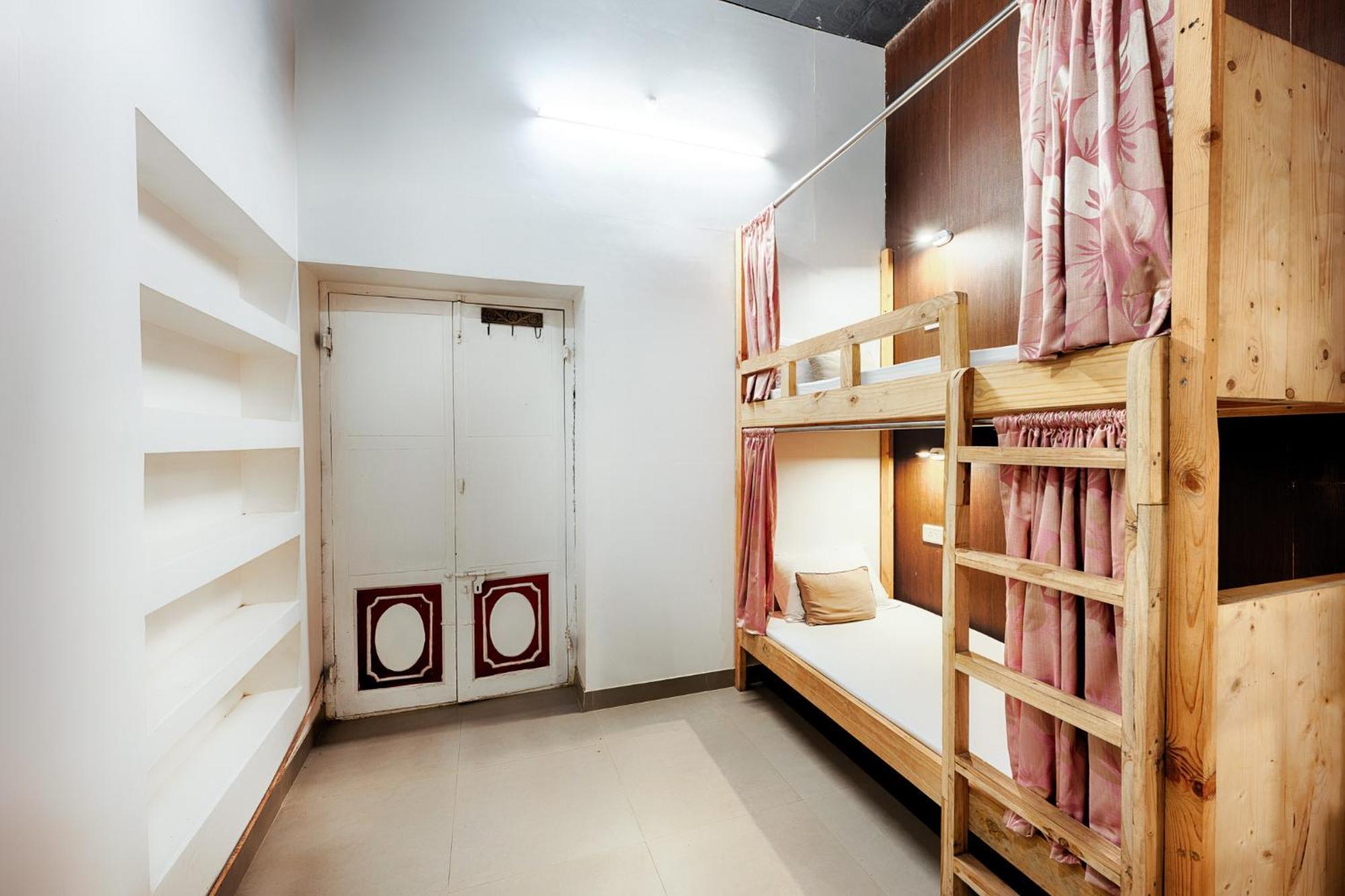 International Travellers' Hostel By Ith Stays Варанаси Стая снимка