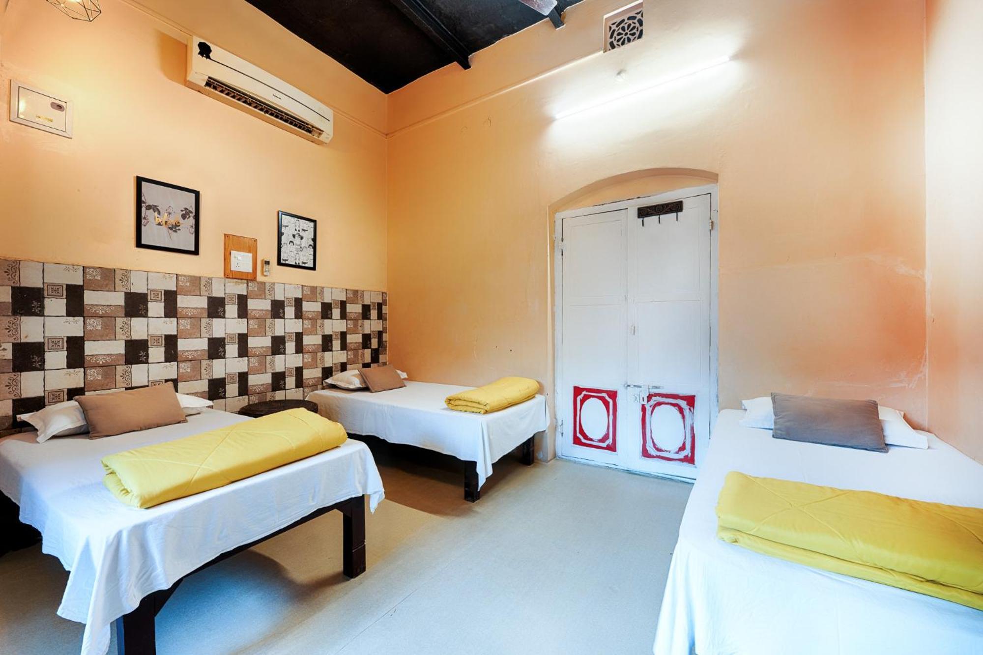 International Travellers' Hostel By Ith Stays Варанаси Стая снимка